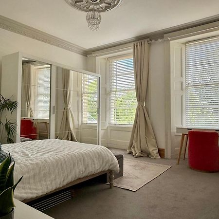 Entire Apartment By City Centre & Harbourside Bristol Exterior photo